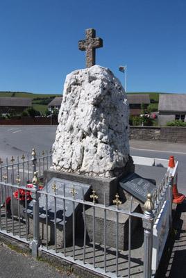 Penryn-coch war memorial on massive quartzite block